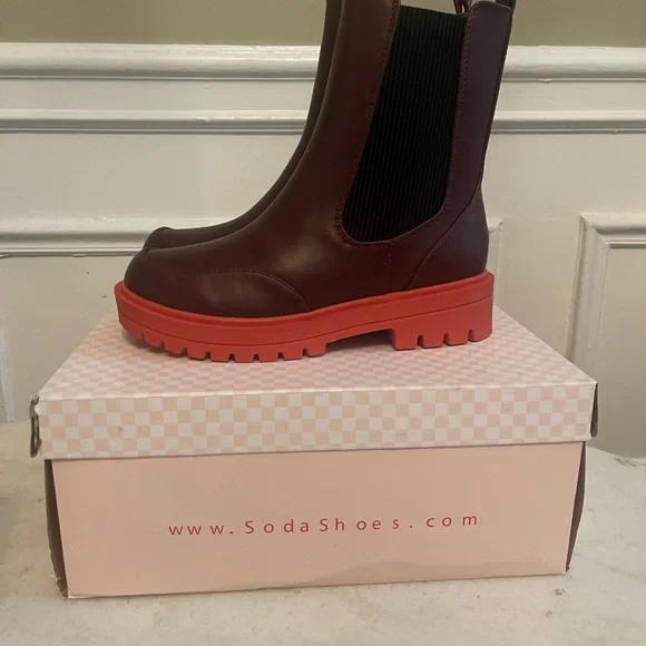 Rain boots - Picture 2 of 5